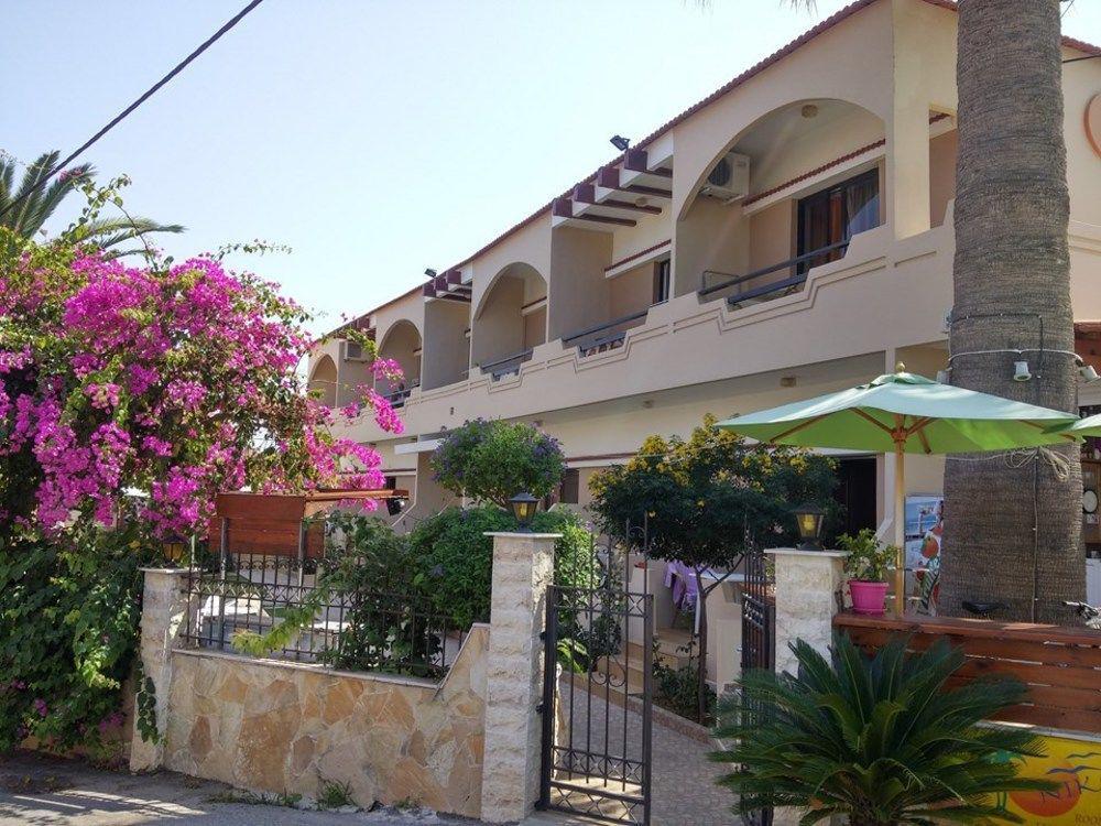 Nikolas Suites คาโตดารัตโซ ภายนอก รูปภาพ